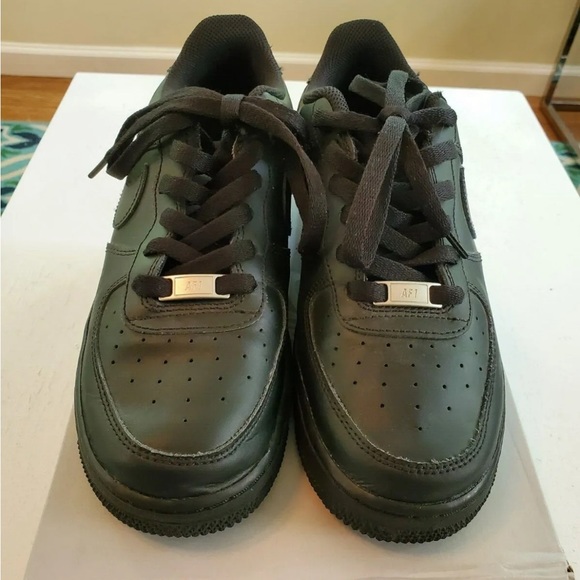 Size 7Y woman’s size 8.5 - Picture 3 of 4